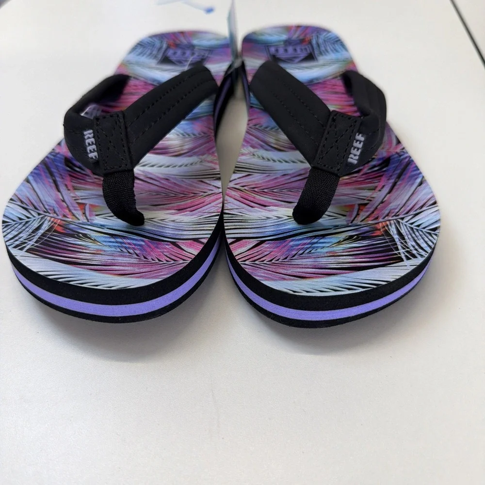 NWT Reef Kid's AHI‎ Flip Flop Size 5 Palm Fronds Tropical Purple Pink Blue Logo